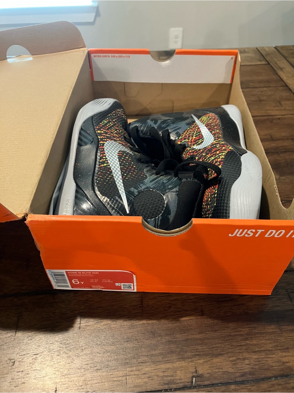 Nike Youth Kobe Elite basketball shoe sz 6 Y/ 7.5 W
